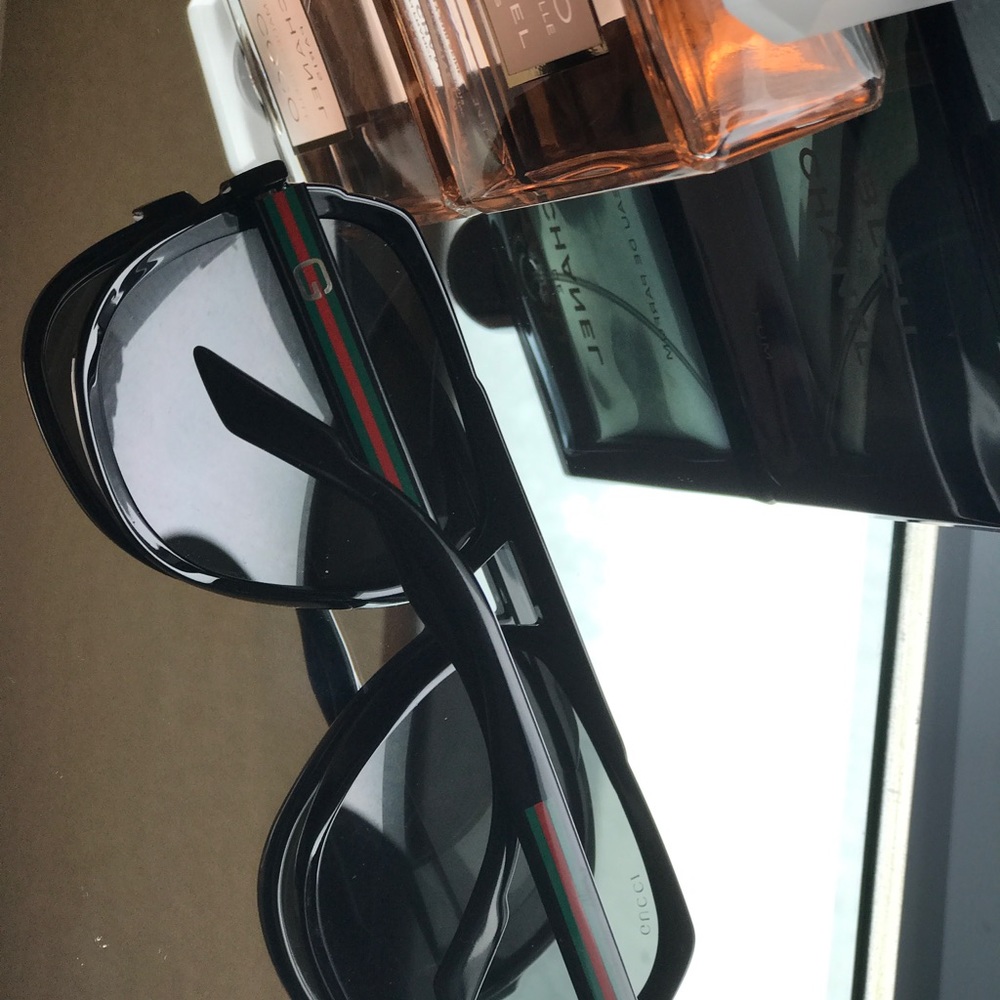Gucci reimagines large aviator.